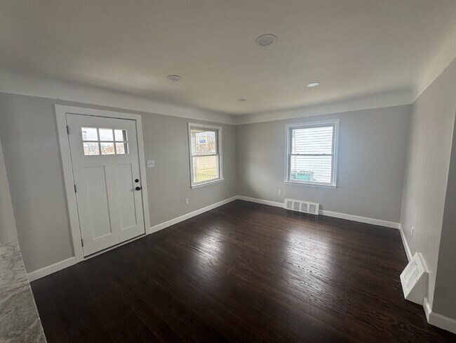 Foto del edificio - Spacious 3-Bed, 2-Bath Home in Berkley