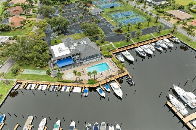 Foto del edificio - 221 Lookout Point Dr