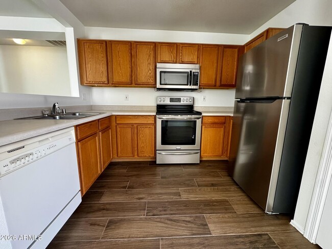 Foto del edificio - 15826 W Watson Ln