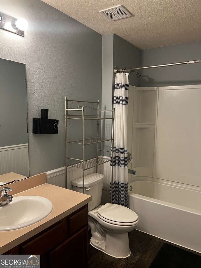 Foto del edificio - 306 Cedar Breeze Dr