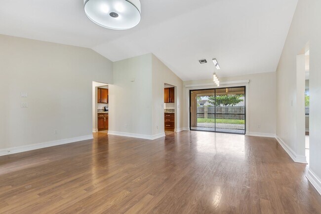 Foto del edificio - ** GOLDEN GATE CITY ** 3 BED + DEN / 2 BATH - FENCED YARD - NO HOA! - ANNUAL RENTAL