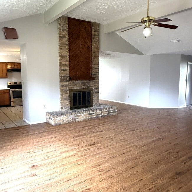 Building Photo - 13611 Splintered Oak Dr