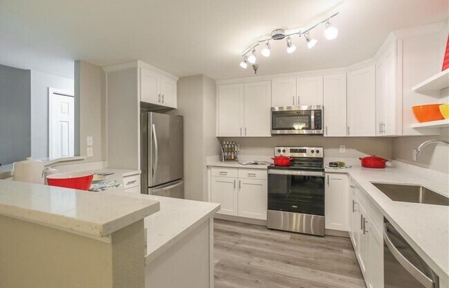 Foto del edificio - 3 Bed 2 Bath Condo is Available for Rent!
