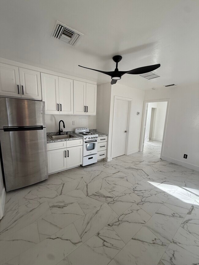 Foto del edificio - 1290 Highlands Dr