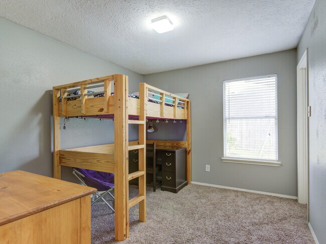 bedroom 2 - 10941 Dogwood Dr