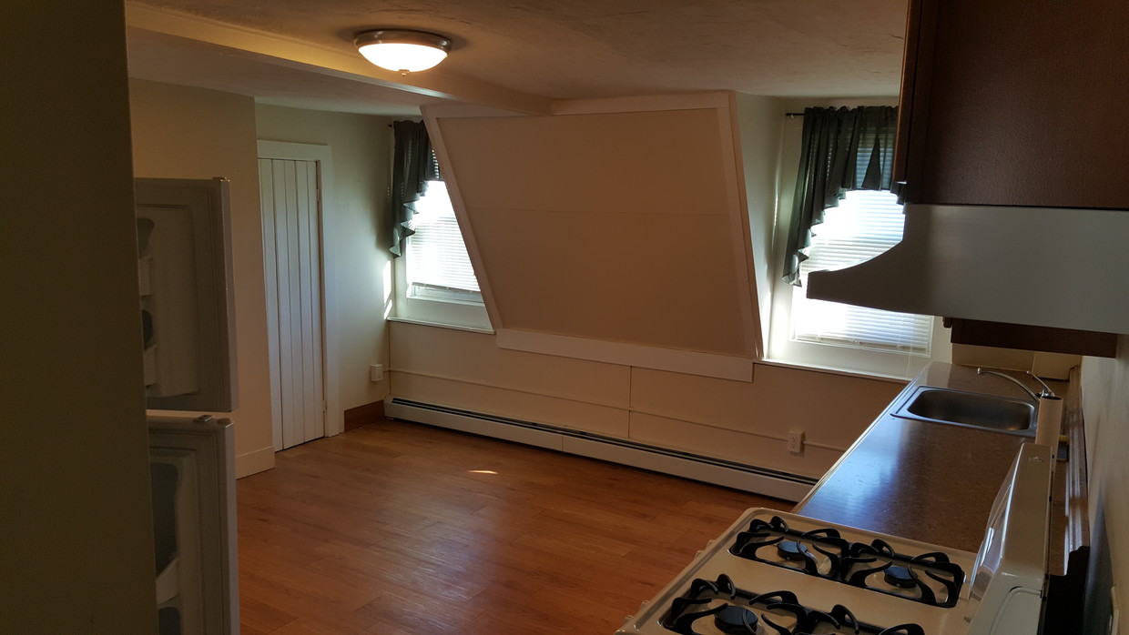 Foto principal - 430 Whittenton St