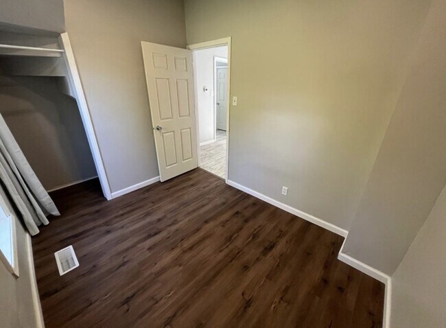 Building Photo - 1024 Allen