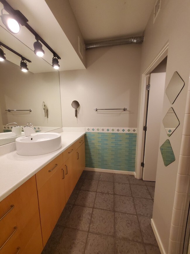 Building Photo - Exclusive Living at 3rd Avenue Lofts!!
