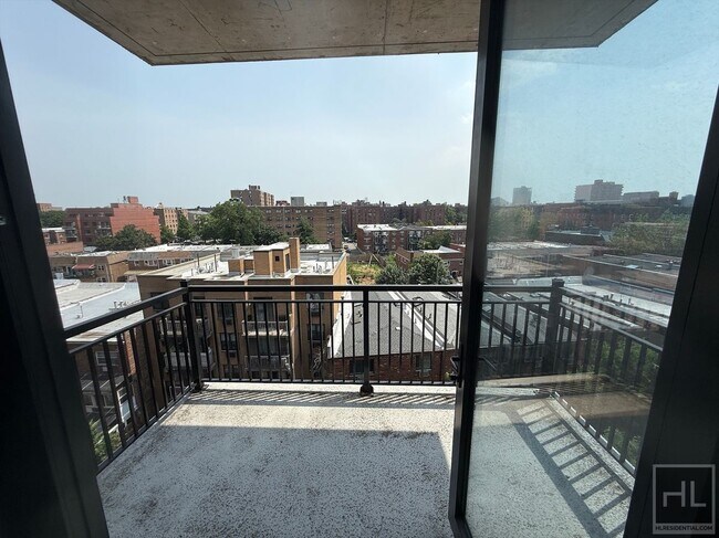 Foto del edificio - NORTHERN BOULEVARD