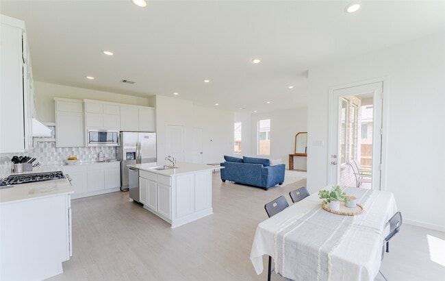 Building Photo - 6731 Iron Clover Dr