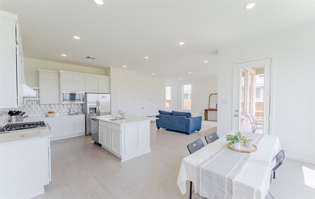 Foto del edificio - 6731 Iron Clover Dr