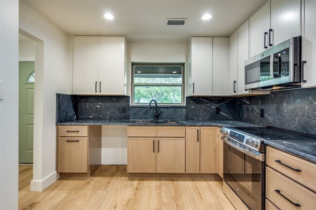 Foto del edificio - 1215 Mill Valley Dr