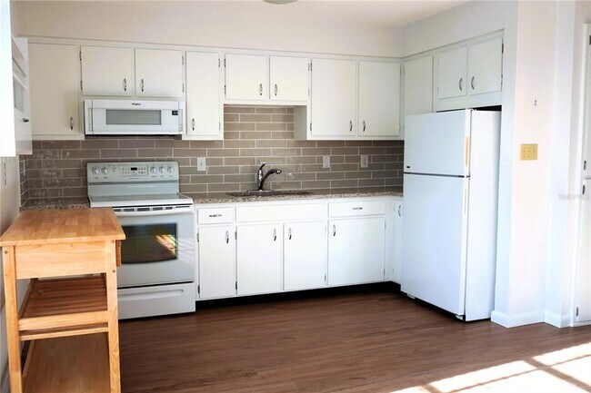 Building Photo - 4314 Tahitian Gardens Cir