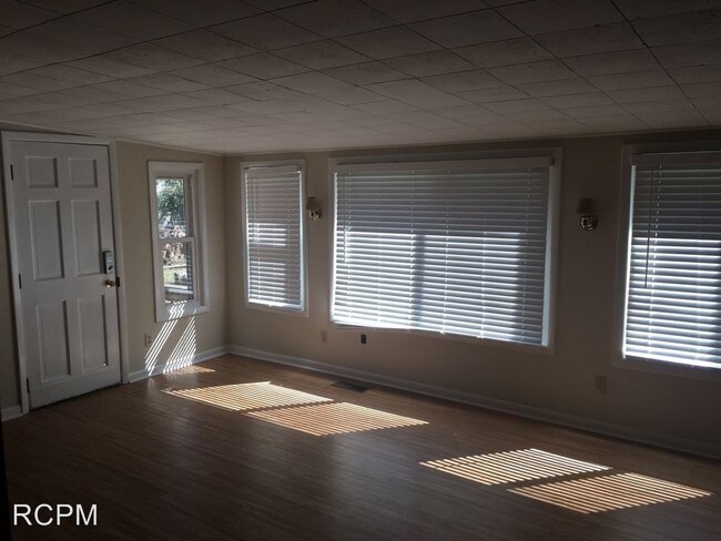 Building Photo - 3 br, 2.5 bath House - 7310 Chadwell Rd.