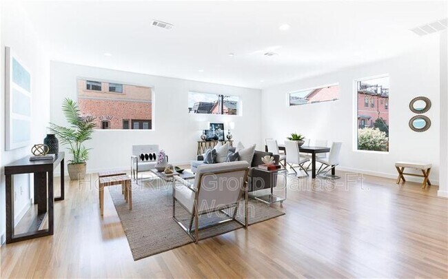 Building Photo - 1604 Zoe Pl