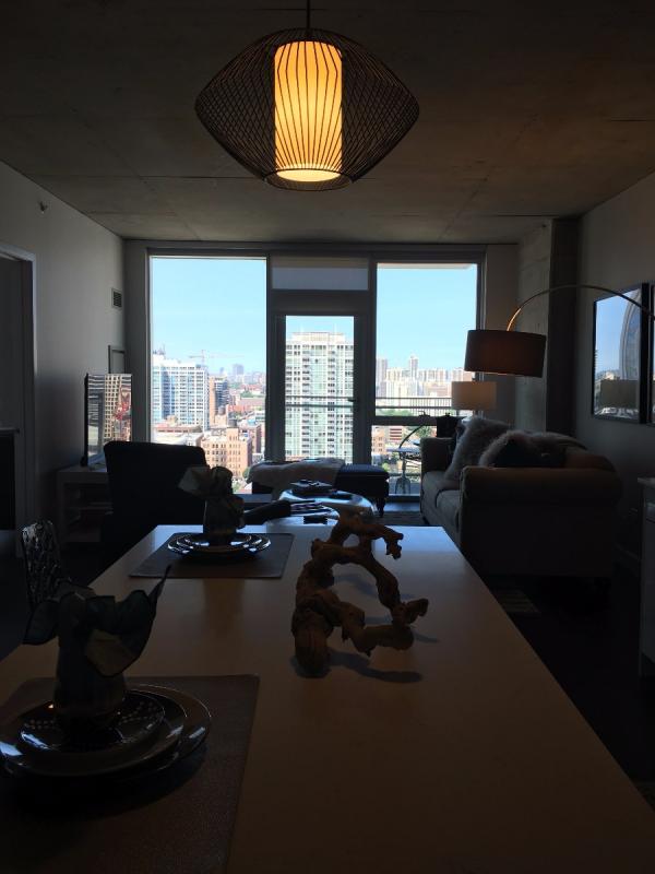 Building Photo - 220 W Illinois St