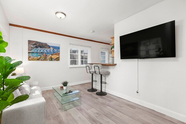 Foto del edificio - Charming comfy Studio in La Jolla Village!
