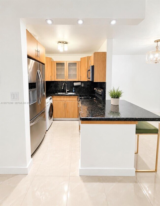 Foto del edificio - 605 NW 72nd Ave