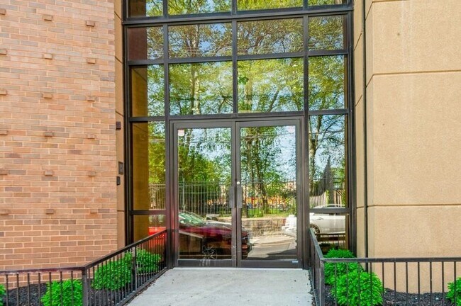 Foto del edificio - 5711 Jefferson St