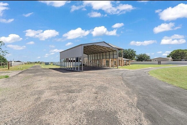 Building Photo - 5508 E County Rd 60