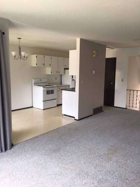 Photo du bâtiment - 3 Bed 1.5 Bath Unit in Olds, AB