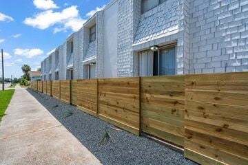 Building Photo - 928 Postoffice St