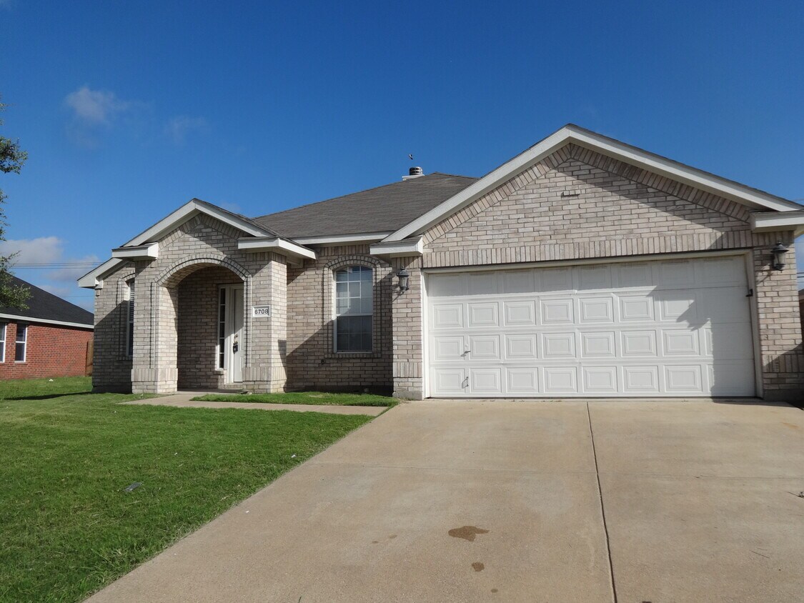 6708 Lake Jackson Drive House Rental in Arlington, TX
