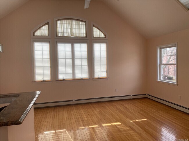 Building Photo - 173-45 Fairchild Ave