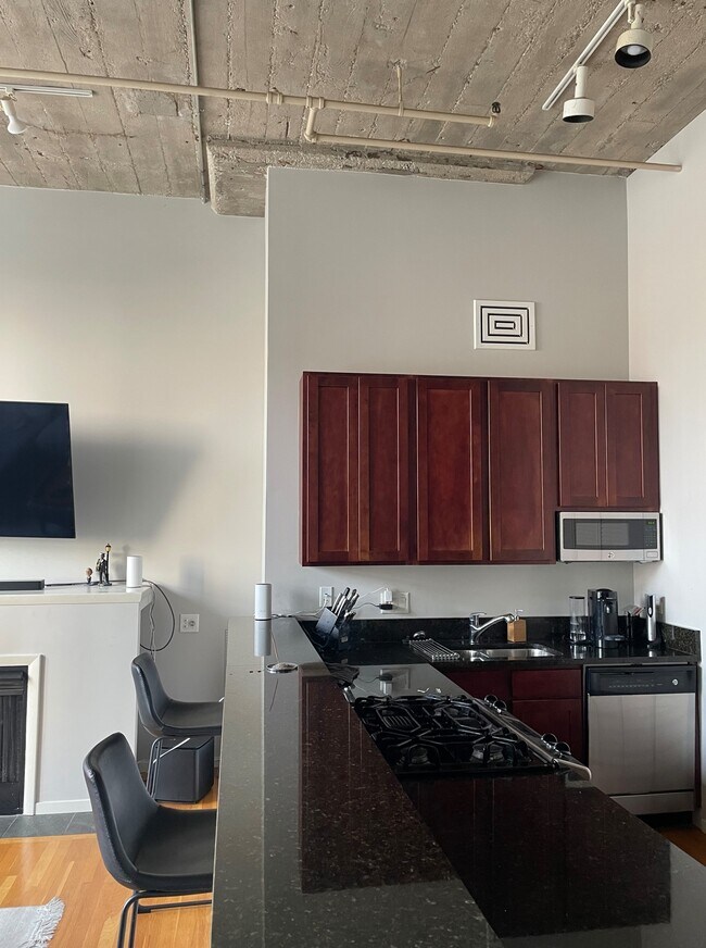 Foto del edificio - 1727 S Indiana Ave