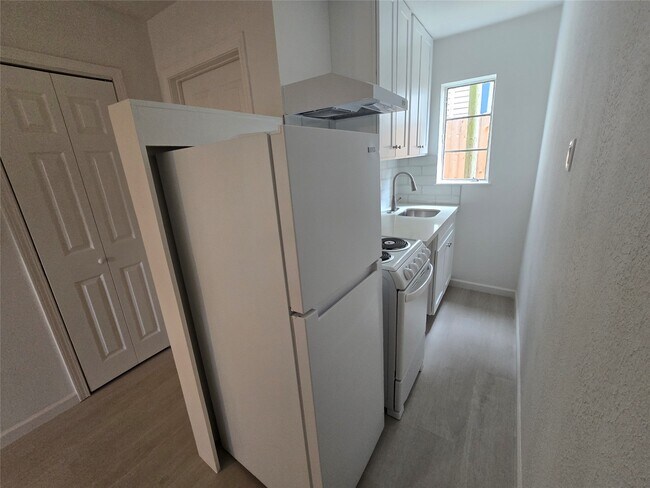 Foto del edificio - 2501 Yoakum Blvd