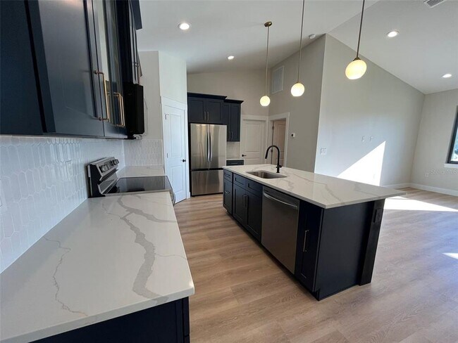 Foto del edificio - 2570 Longworthy Rd