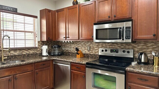Building Photo - 4702 Cohune Palm Ct