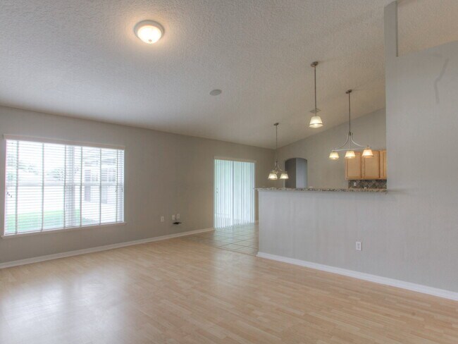 Foto del edificio - 744 Westcliffe Dr
