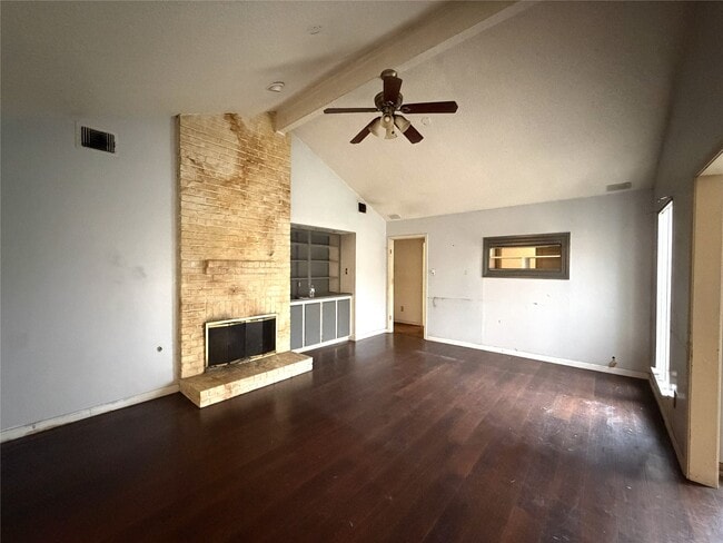 Building Photo - 11315 Paramount Ln