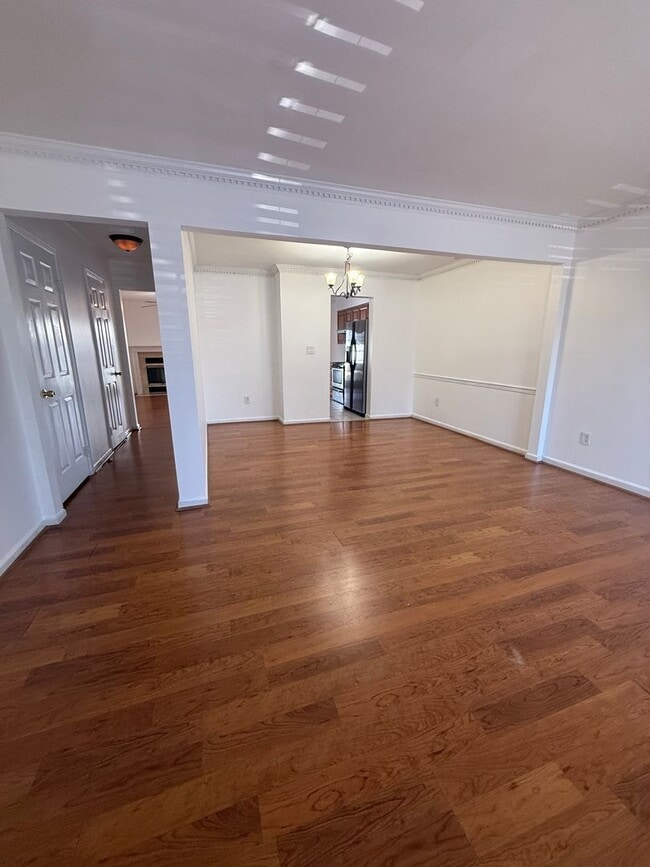 Building Photo - Beautiful 3-Bedroom, 2.5-Bathroom Townhous...