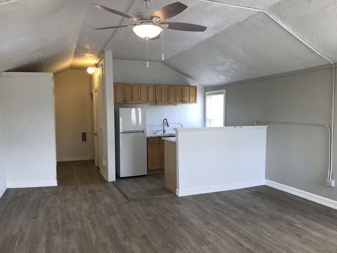 913 S State St, Lockport, IL 60441 Room for Rent in Lockport, IL