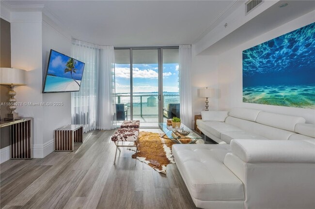 Foto del edificio - 1300 Brickell Bay Dr