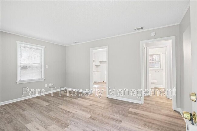 Building Photo - 5517 Emory Dr