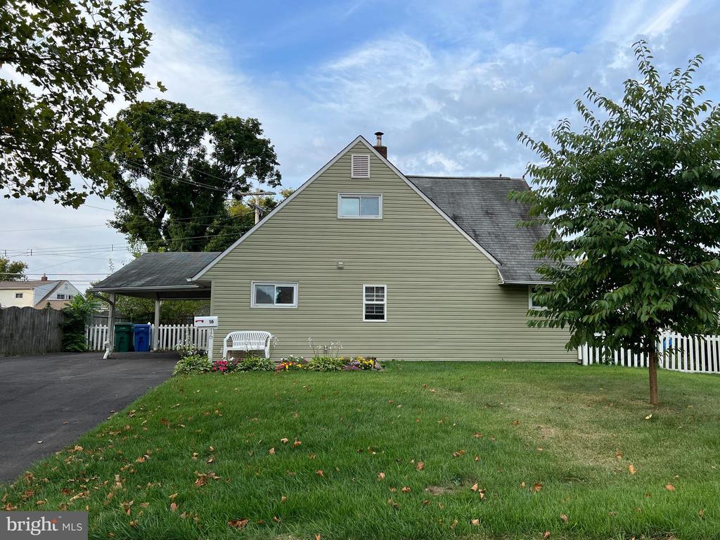 Primary Photo - 16 Crabtree Dr