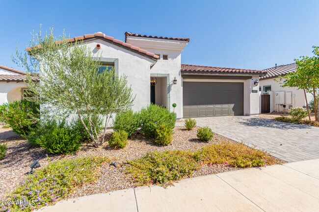Building Photo - 12075 N San Clemente St