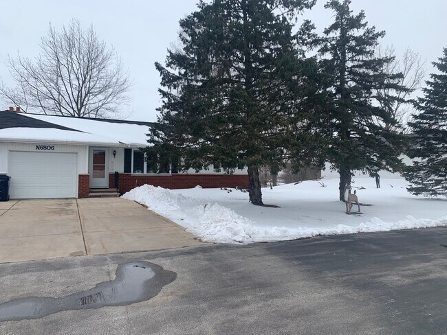 Building Photo - 6806 County Rd E