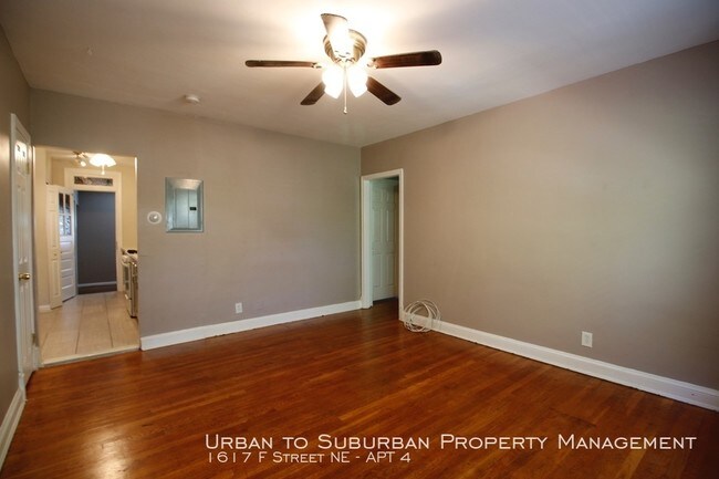 Foto del edificio - 1617 F St NE