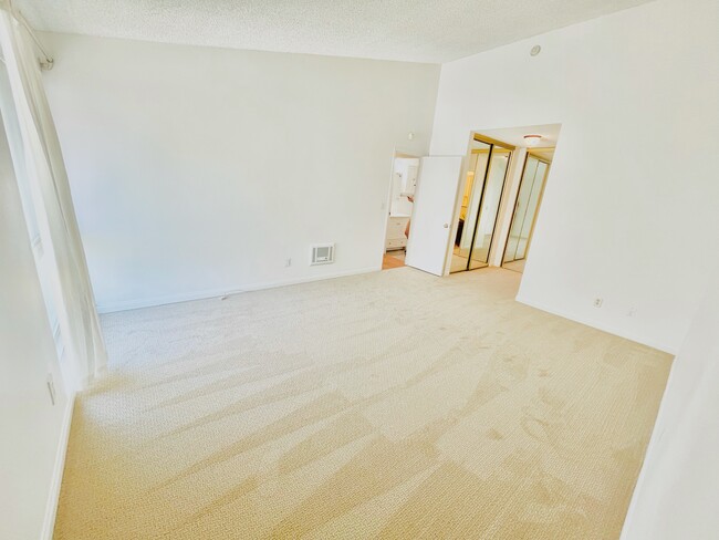 Building Photo - 607 S Prospect Ave