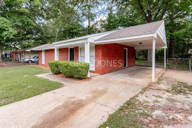 Building Photo - 2332 Watkins Dr