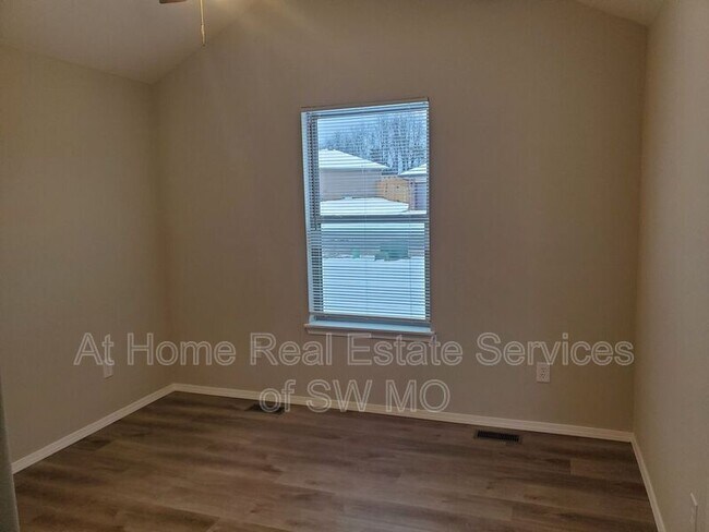 Building Photo - 624 Southgate Dr