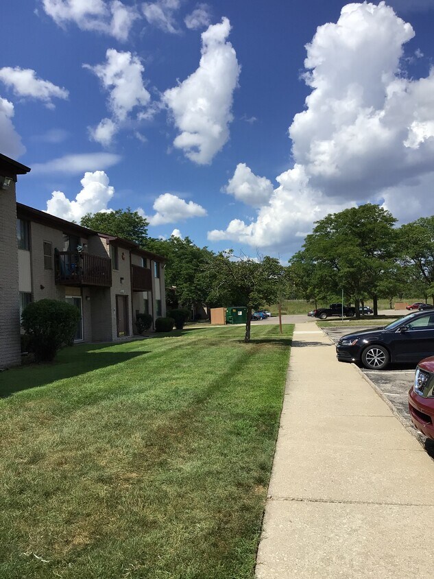 Autumn Ridge 40645 Douglas Dr Canton, MI Apartments for Rent in