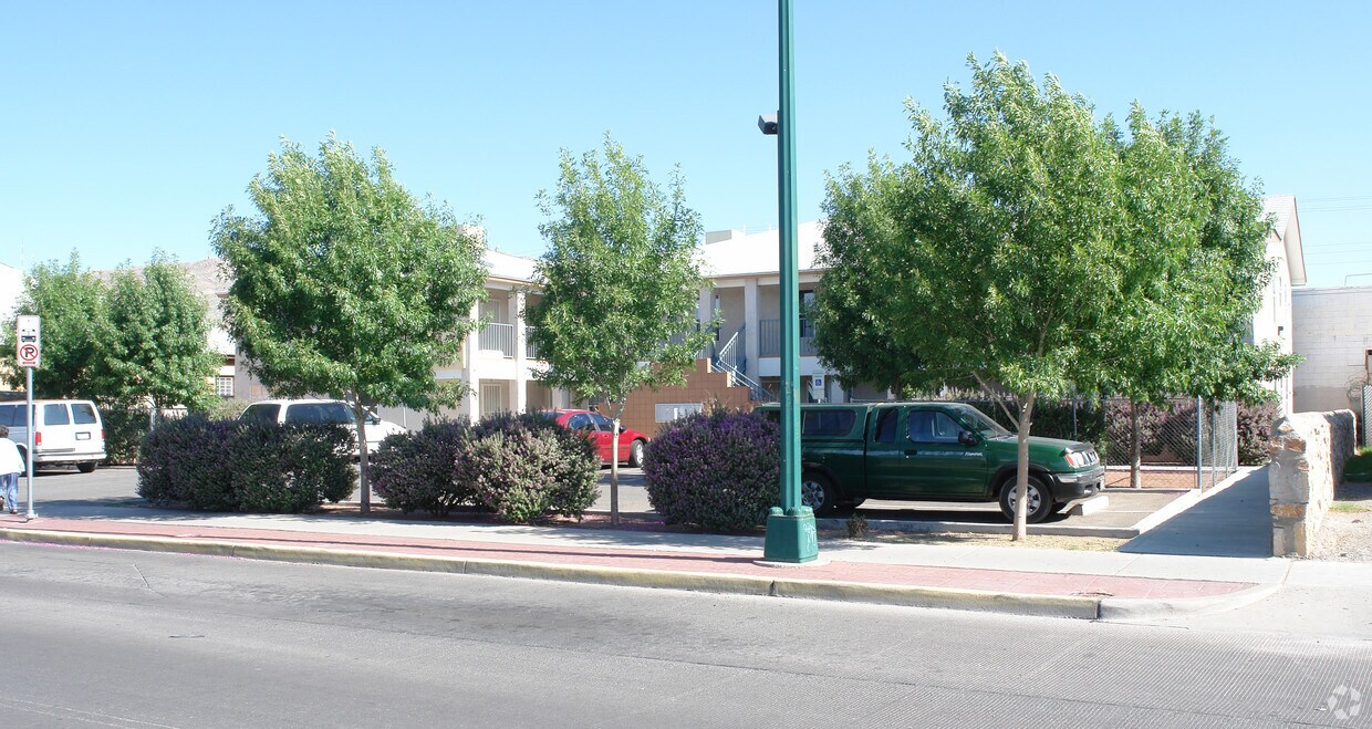 Primary Photo - 3319 Alameda Ave