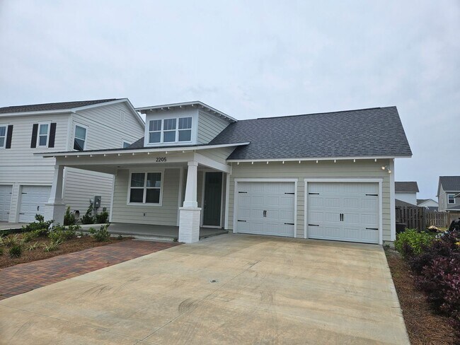 Building Photo - Beautiful Home in the Coveted & Amenity Ri...