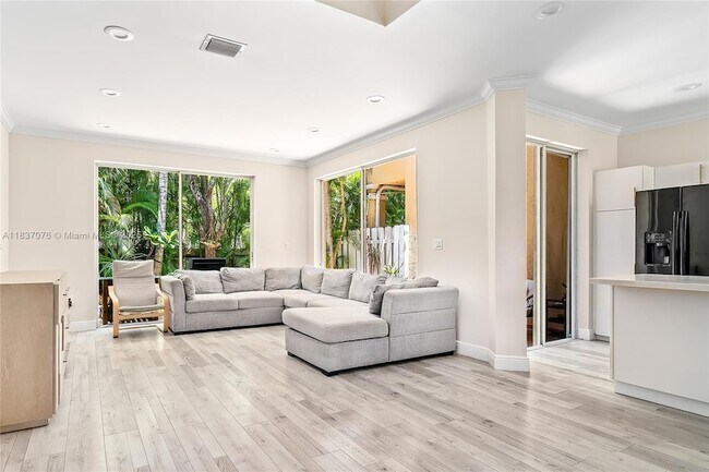 Foto del edificio - 21024 NE 34th Ct