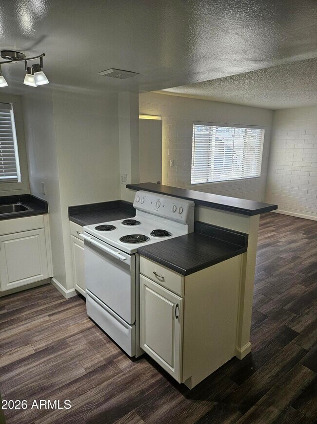 Foto del edificio - 521 E Bethany Home Rd